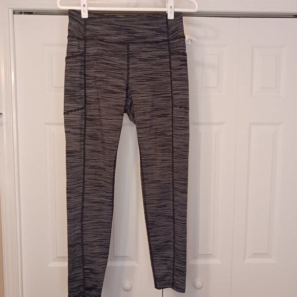 3/$18 - Tek Gear Black/Gray Leggings Size Medium - Picture 1 of 5